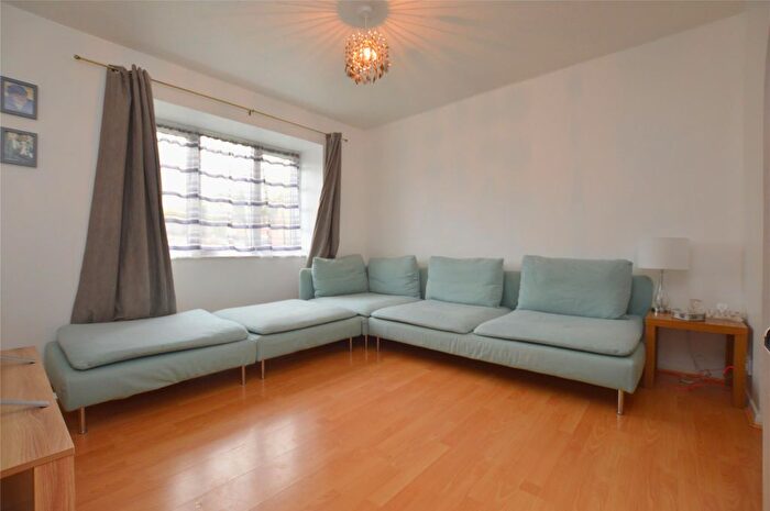 1 Bedroom Flat To Rent In Peartree Avenue, London, SW17