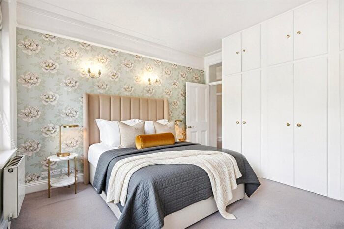 2 Bedroom Apartment To Rent In Prince Of Wales Mansions, Prince Of Wales Drive, London, SW11