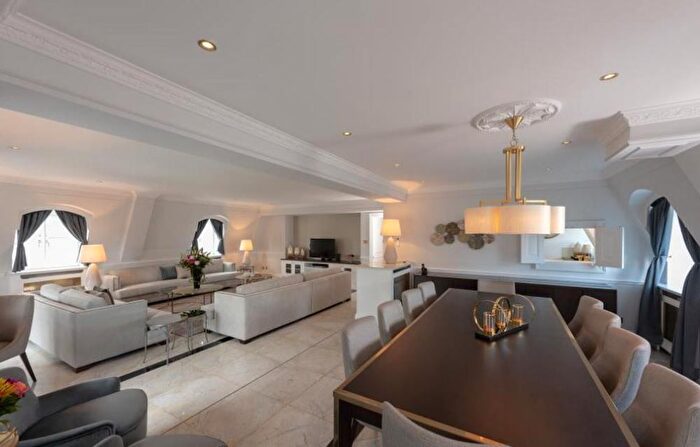 4 Bedroom Flat To Rent In Prince Of Wales Terrace, London, W8