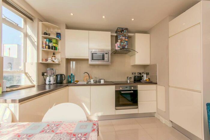 1 Bedroom Flat To Rent In Prince Albert Road, St John's Wood, London, NW8