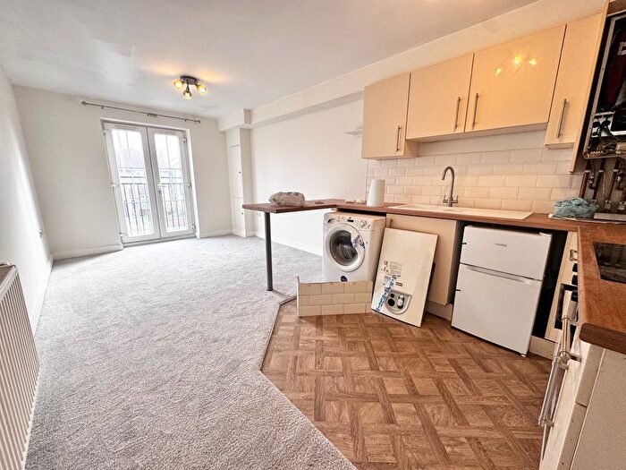 2 Bedroom Flat To Rent In Charminster Avenue, Bournemouth, BH9