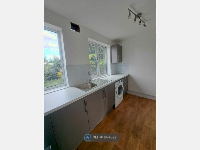 2 Bedroom Maisonette To Rent In Brookhill Road, London, EN4