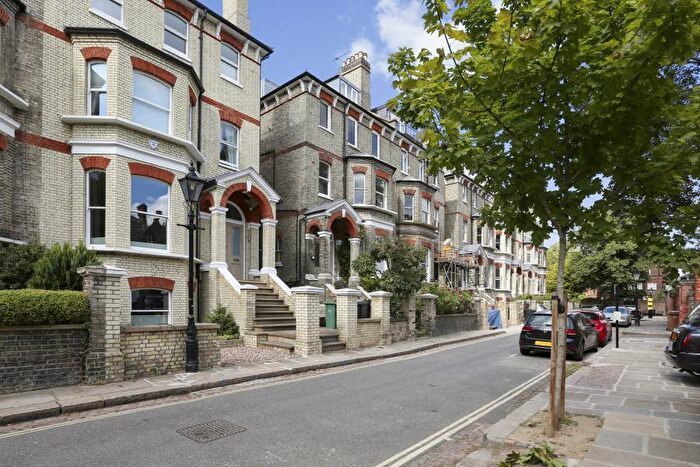 3 Bedroom Apartment To Rent In Cannon Place, Hampstead, NW3