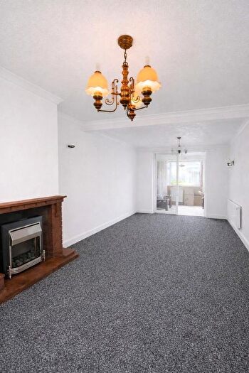 4 Bedroom End Terrace House To Rent In Upper Rainham Road, Hornchurch, RM12