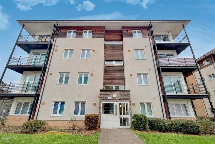 2 Bedroom Flat To Rent In Blackburn Way, Hounslow, TW4