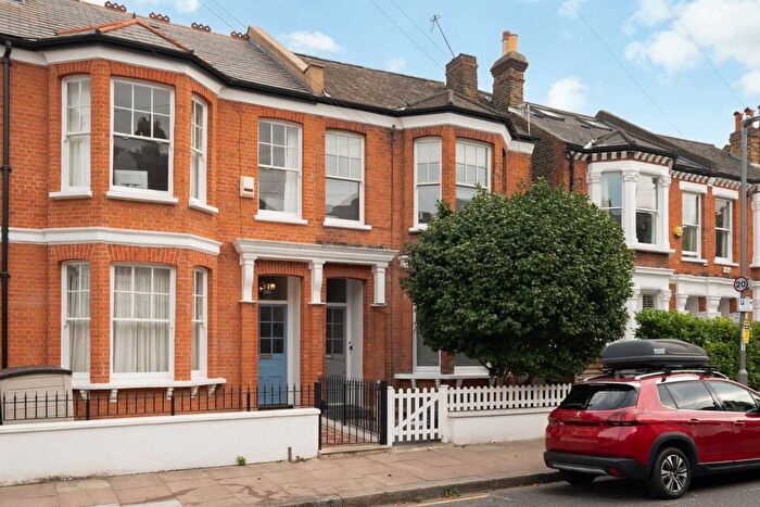 3 Bedroom Maisonette For Sale In Cromford Road, East Putney, SW18