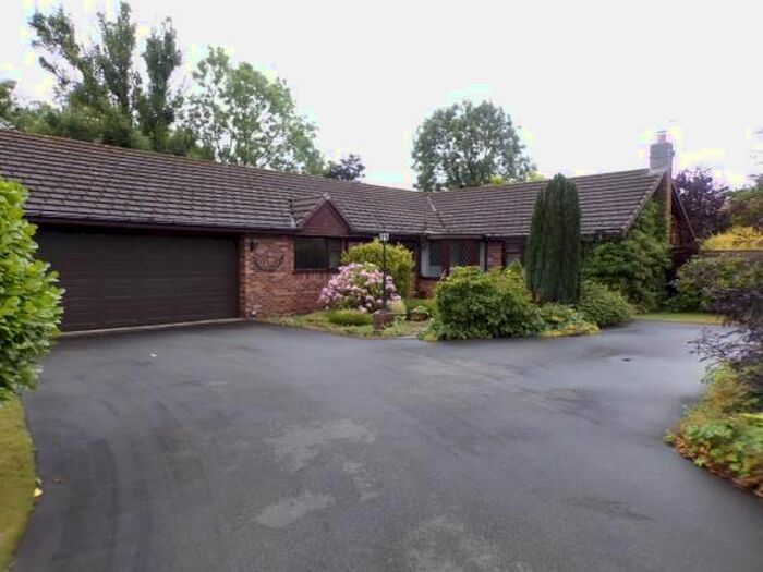 Houses for sale & to rent in PR26 9AJ, South Road, Lostock Leyland