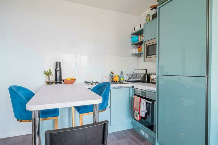 2 Bedroom Flat To Rent In Christian Street, , Whitechapel, London, E1