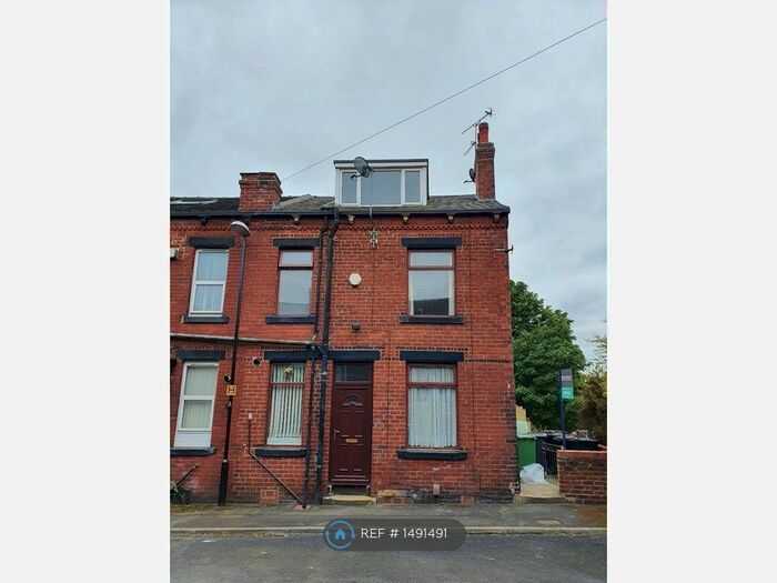 2 Bedroom End Of Terrace House To Rent In Nansen Place, Leeds, LS13