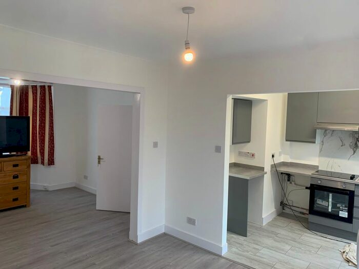 3 Bedroom Semi-Detached House To Rent In Summit Close, London, NW9