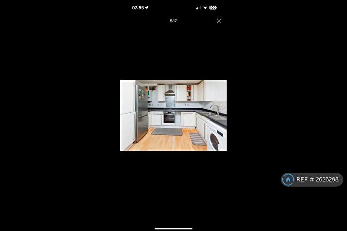 3 Bedroom Flat To Rent In Kittiwake House, Slough, SL1