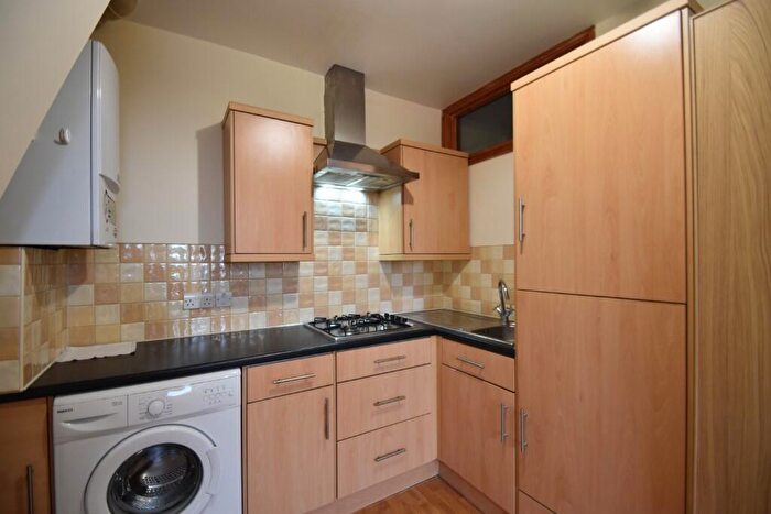 2 Bedroom Apartment To Rent In Amhurst Road, London, N16