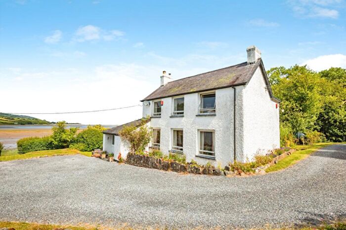 4 Bedroom Detached House For Sale In Cardigan, Ceredigion, SA43