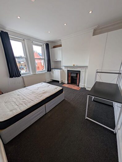 2 Bedroom Flat To Rent In Bavent Road, London, SE5