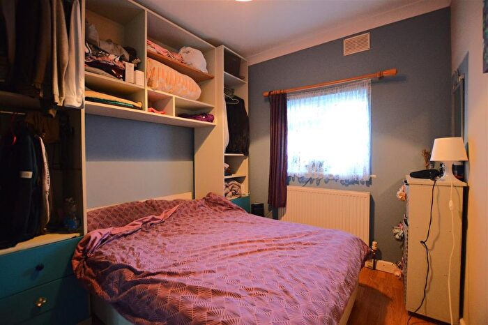 1 Bedroom Flat For Sale In Lancaster Avenue, Farnham Royal, Slough, SL2