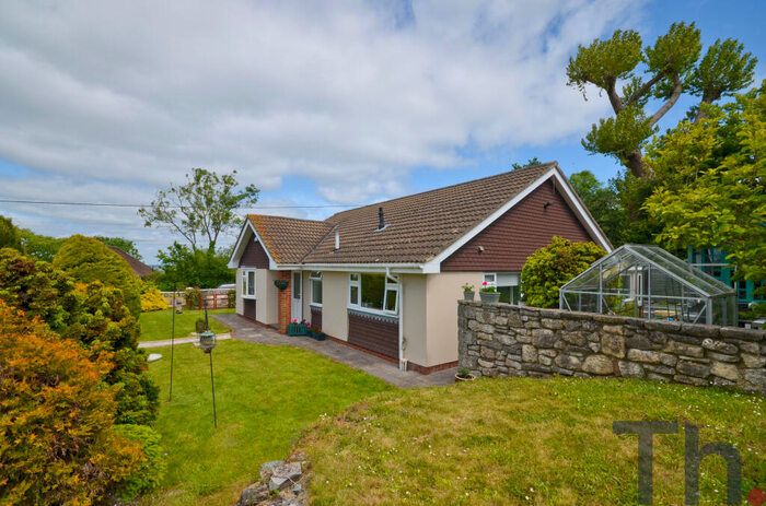 4 Bedroom Detached Bungalow For Sale In Northwood, Cowes, Isle Of Wight, PO31