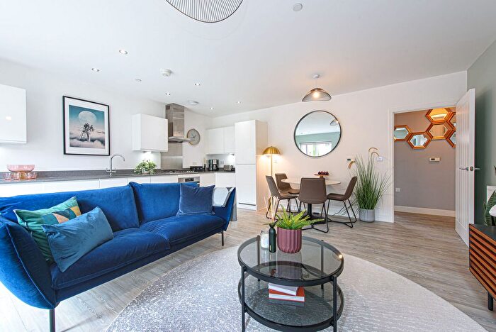 2 Bedroom Flat For Sale In Kooky Whetstone, Whetstone, London, N20