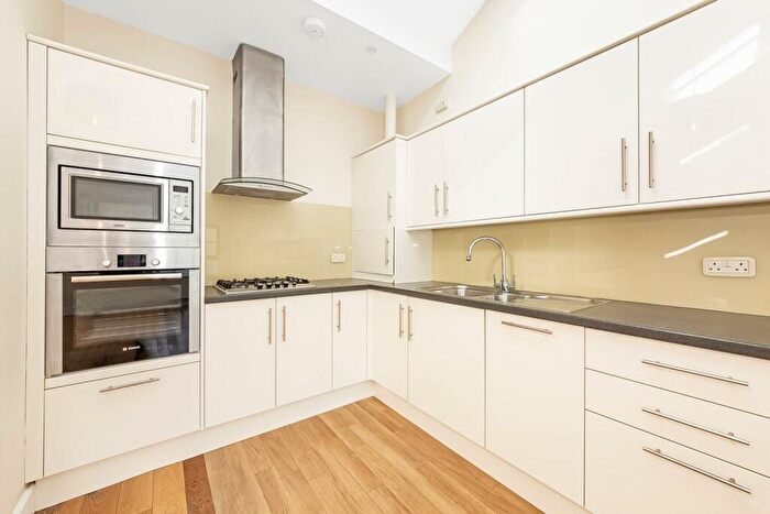 2 Bedroom Apartment To Rent In Nettlefold Place, West Norwood, SE27