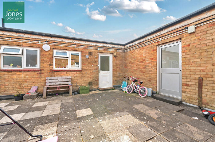 3 Bedroom Flat To Rent In Queens Parade, North Road, South Lancing, West Sussex, BN15