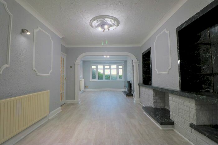 4 Bedroom Semi-Detached House To Rent In The Shrubberies, Chigwell, Ilford, London IG7