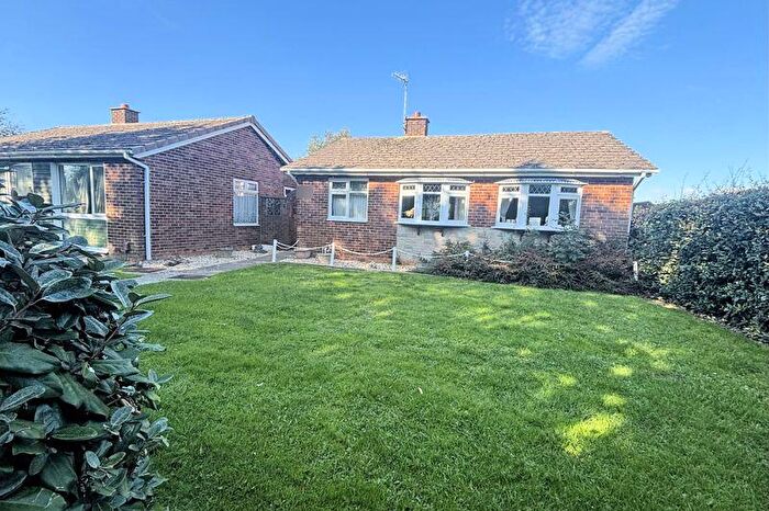 3 Bedroom Detached Bungalow For Sale In Kittiwake Close, Peel Common, Gosport, PO13