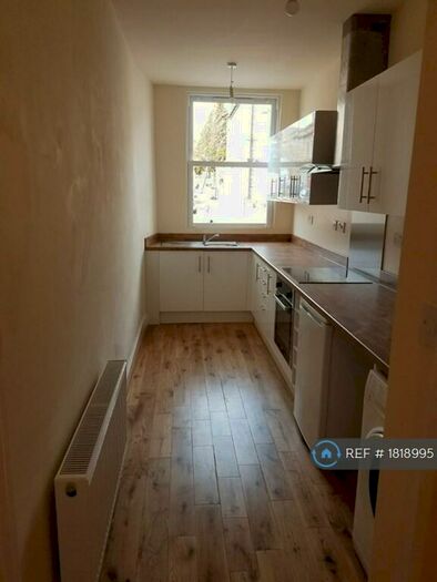 3 Bedroom Flat To Rent In Hichisson Road, London, SE15