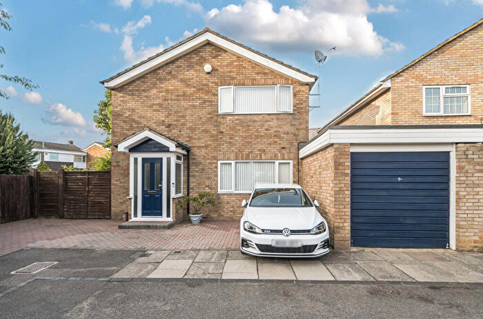 4 Bedroom Detached House For Sale In Radburn Court, Dunstable, Bedfordshire, LU6