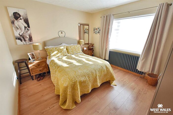 3 Bedroom Detached Bungalow For Sale In Silverstream Drive, Hakin, Milford Haven, SA73