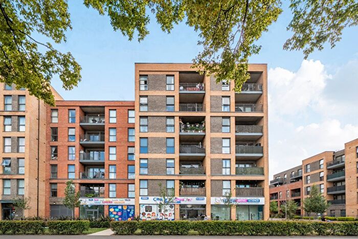 3 Bedroom Flat For Sale In Chailey Place, Hayes, UB3