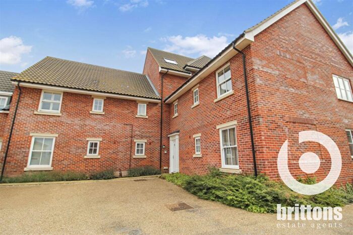 2 Bedroom Flat For Sale In Curlew Close, Hunstanton, PE36