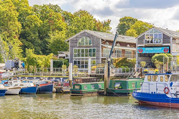 1 Bedroom Houseboat To Rent In Eel Pie Island, Twickenham, TW1