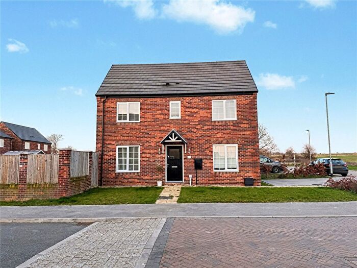 3 Bedroom Semi Detached House For Sale In Batten Way, Featherstone, Pontefract, West Yorkshire, WF7