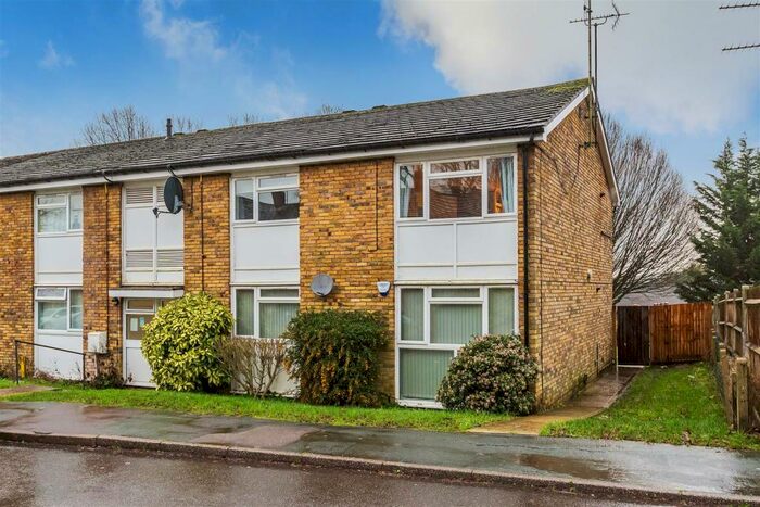 2 Bedroom Flat To Rent In Silkham Road, Oxted, RH8