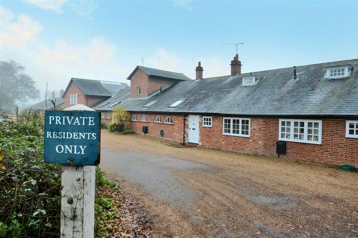 3 Bedroom Flat To Rent In Guileshill Lane, Ockham, Woking, GU23