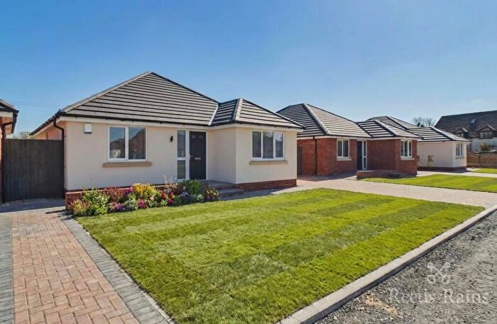 2 Bedroom Bungalow For Sale In Birchwood Gardens, Blackpool, Lancashire, FY4