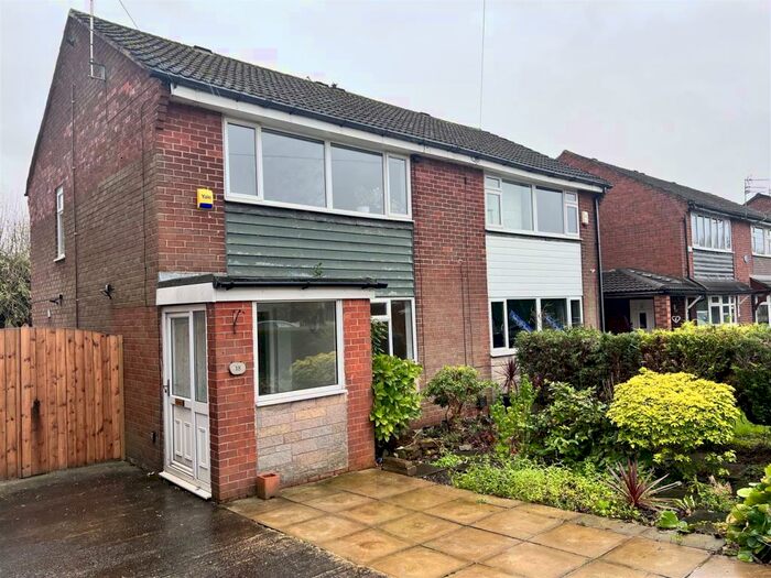 Houses for sale & to rent in OL6 6AE, Whitelands Road, Ashton St