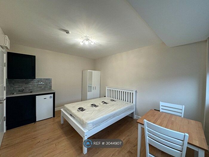 Studio To Rent In Meadow Road, Feltham, TW13