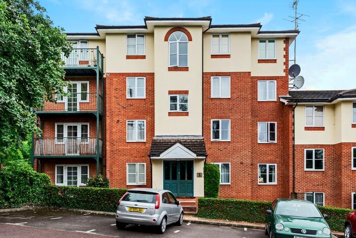 1 Bedroom Apartment To Rent In Queen Alexandra Road, High Wycombe, HP11