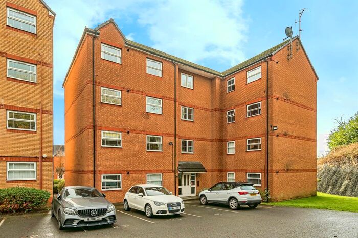 2 Bedroom Flat For Sale In Goodrich Mews, Dudley, DY3