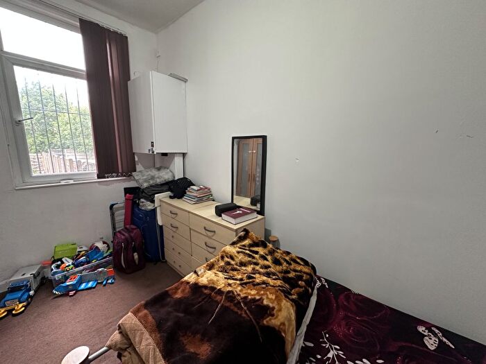 2 Bedroom Flat To Rent In , Richmond Grove, Manchester, Greater Manchester, M13