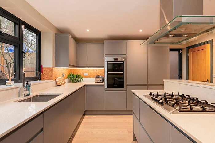 3 Bedroom Detached House For Sale In Ravensbourne Avenue, Bromley, BR2