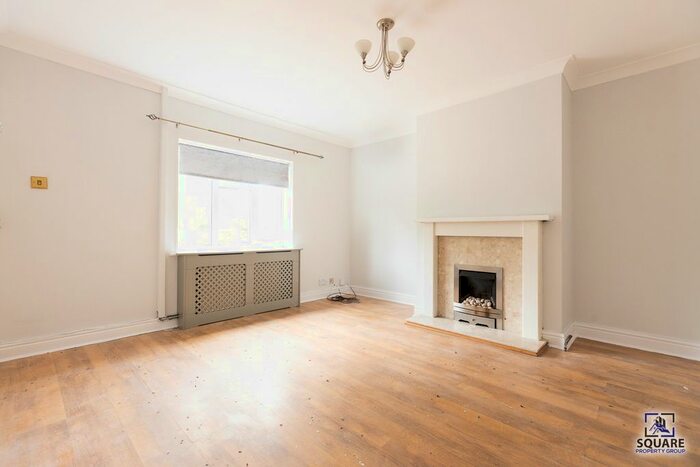 3 Bedroom Semi-Detached House To Rent In Hall Walk, Coleshill, Birmingham, Warwickshire, B46