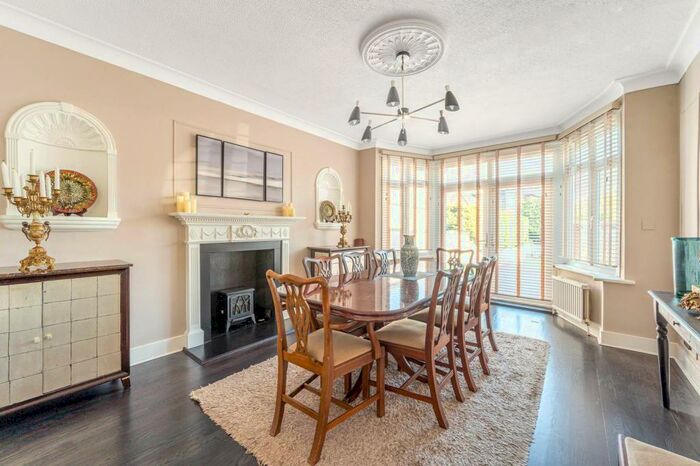 4 Bedroom House To Rent In Edgeworth Crescent, Hendon, London, NW4