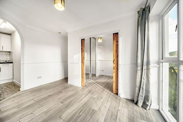1 Bedroom Apartment To Rent In Water Lane, New Cross, SE14