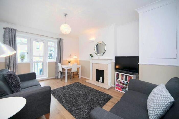 3 Bedroom Flat To Rent In Southgate Court, Southgate Road, De Beauvoir Town, N1