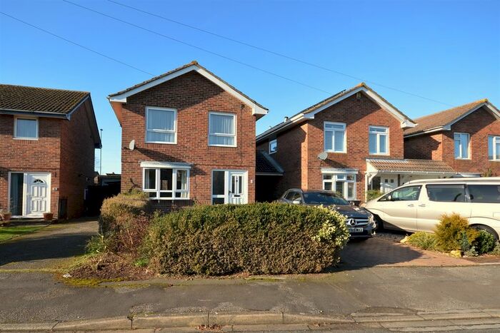 3 Bedroom Semi-Detached House To Rent In Blenheim Gardens, Chichester, West Sussex, PO19