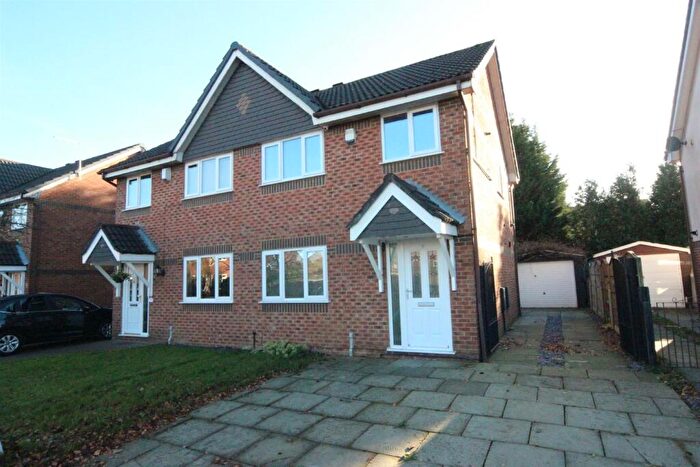 3 Bedroom Semi-Detached House To Rent In Kenyon Avenue, Sale, M33
