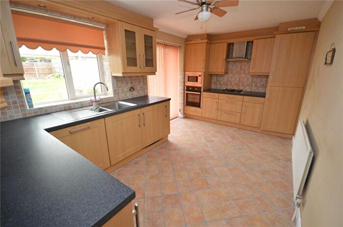 2 Bedroom Bungalow For Sale In Emerald Road, Luton, Bedfordshire, LU4