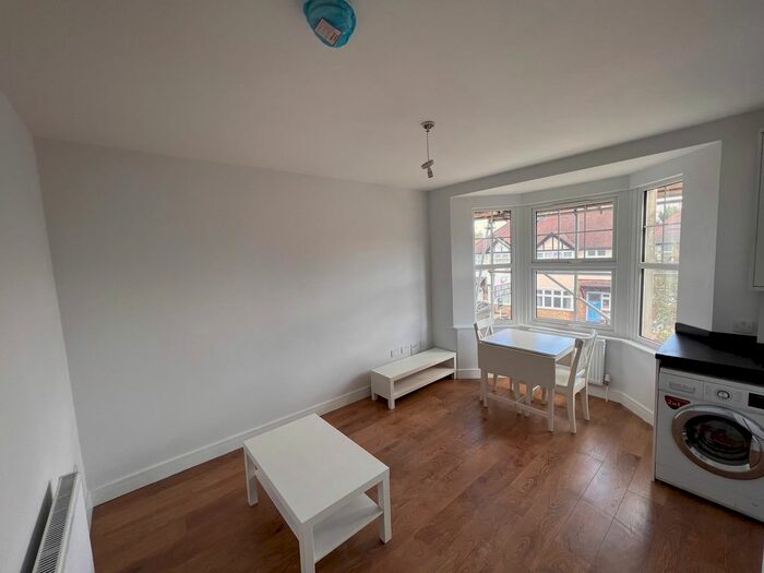 2 Bedroom Flat To Rent In Hartham Road, Isleworth, TW7