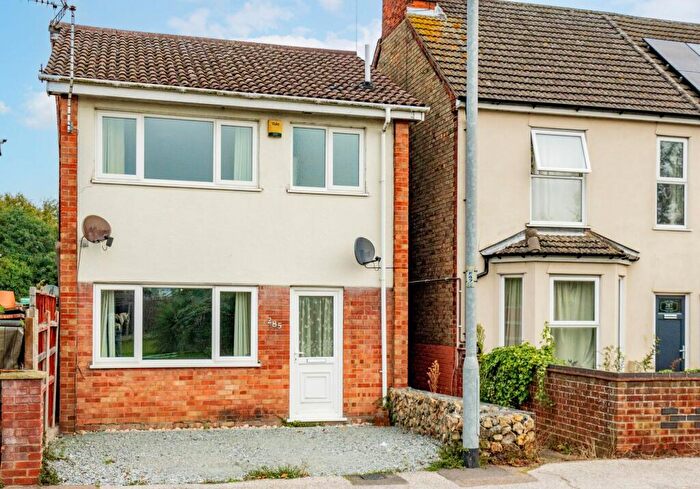 3 Bedroom Detached House For Sale In Victoria Road, Oulton Broad South, NR33